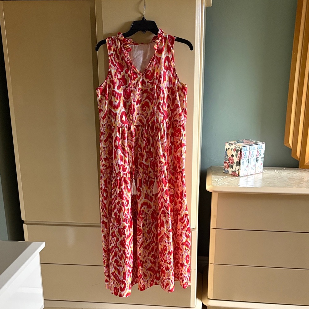 Vibrant Sleeveless Maxi Dress in Pink and Red